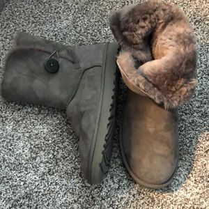 UGG GREY FOLDOVER BOOT